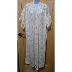 Vintage Floral Kimono Robe With Lace Sleeves Lucie Ann II  Made in USA No belt